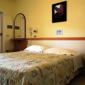 Fior Di Pino 3*, Pinarella Italia